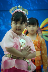 Baju Bodo untuk anak-anak, busana khas Suku Makassar